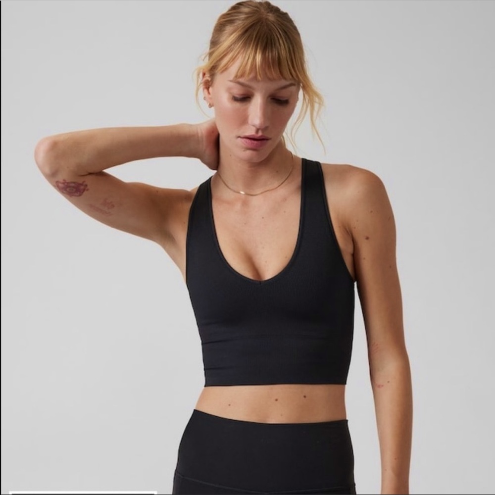 Athleta Aurora Crop Rib Tank
Top // Black - Size: S - Excellent condition